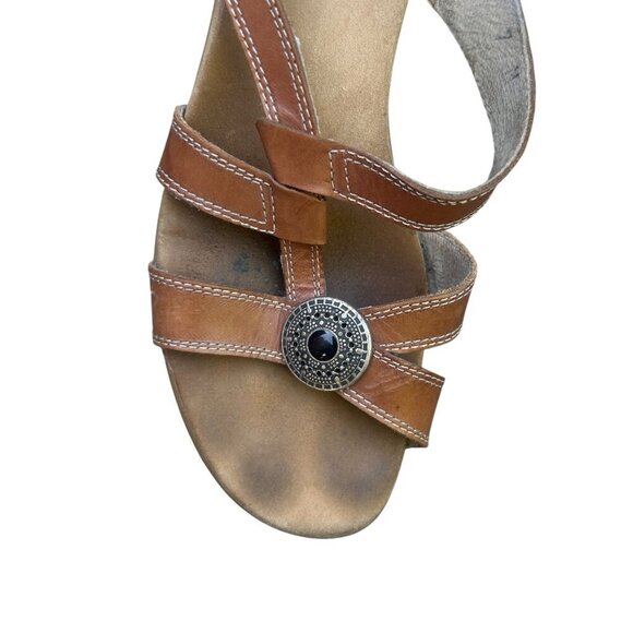 Munro American Tan Leather Slip on Mule Sandals With Medallion Size 7 - Picture 5 of 12